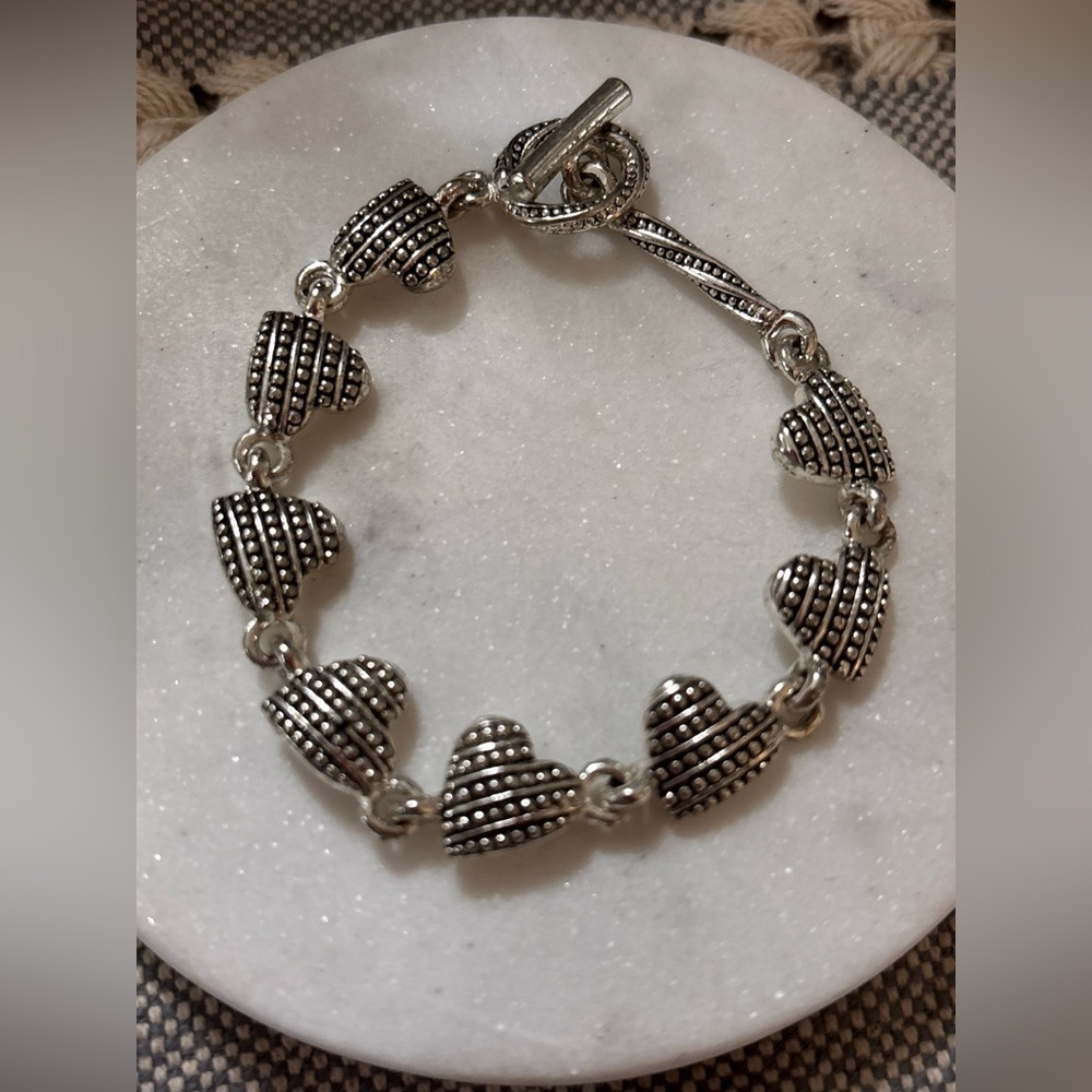 Elegant Silver Heart Bracelet - Picture 4 of 5